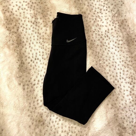 NIKE Power Black Legendary Capri Hi-Rise Leggings - Picture 2 of 9